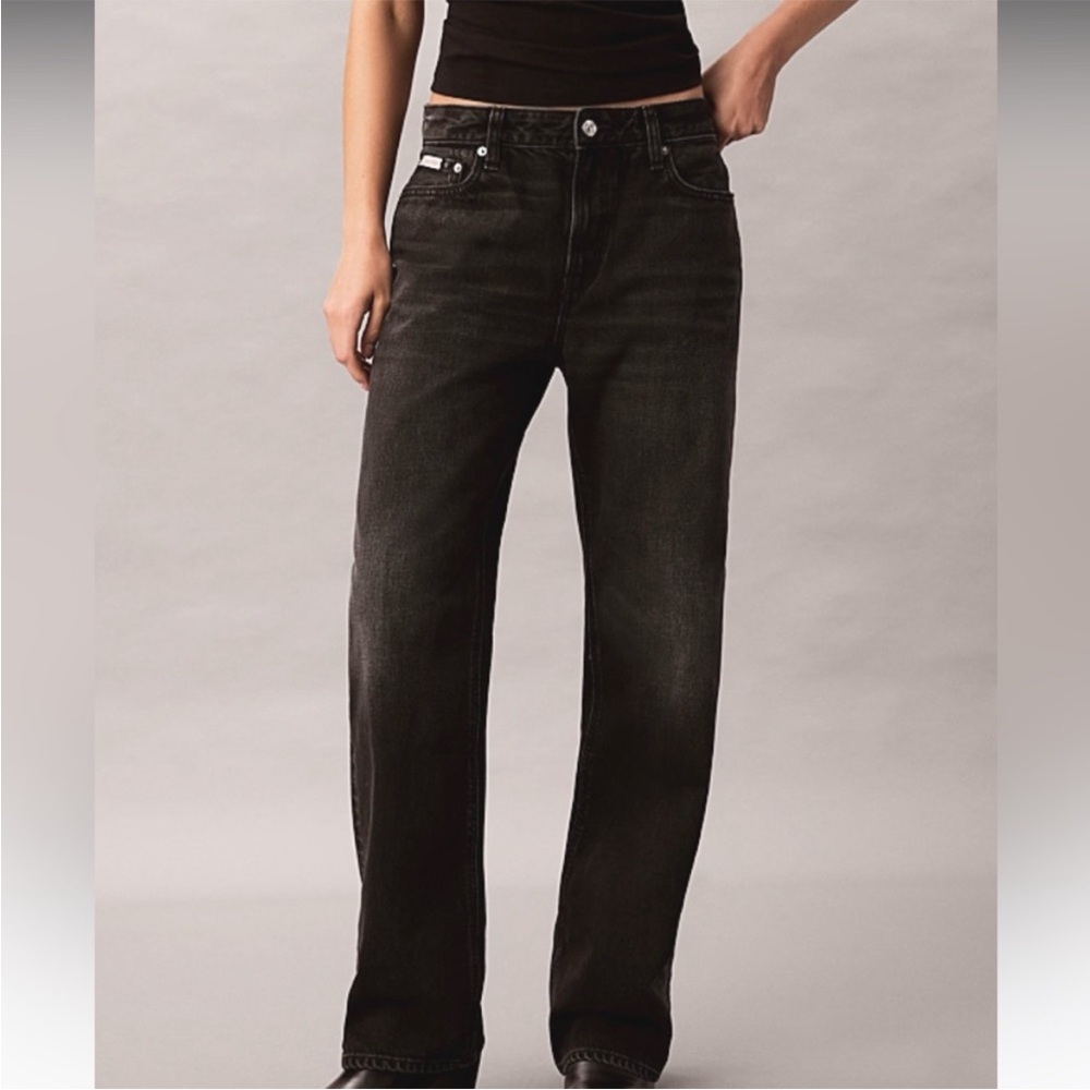 NWOT Calvin Klein 90s Straight Jeans in Black Fog — Size 24